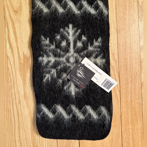 Icelandic Wool Scarf, Black and White, New With Tags - Picture 4 of 6